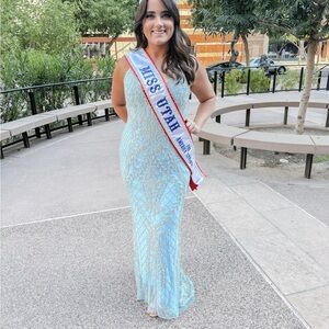 Elegant Blue Lace Evening Gown